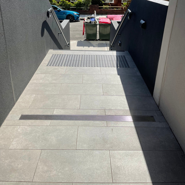 1000mm Plastic Strip Drain Kit with Stainless Steel Heelguard Grate – 95mm W x 50mm D