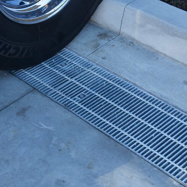 1.5m Length 300mm Wide 200mm Deep MEGAGUARD™ Heelguard Galvanised Box Grate – Class D Heavy Duty