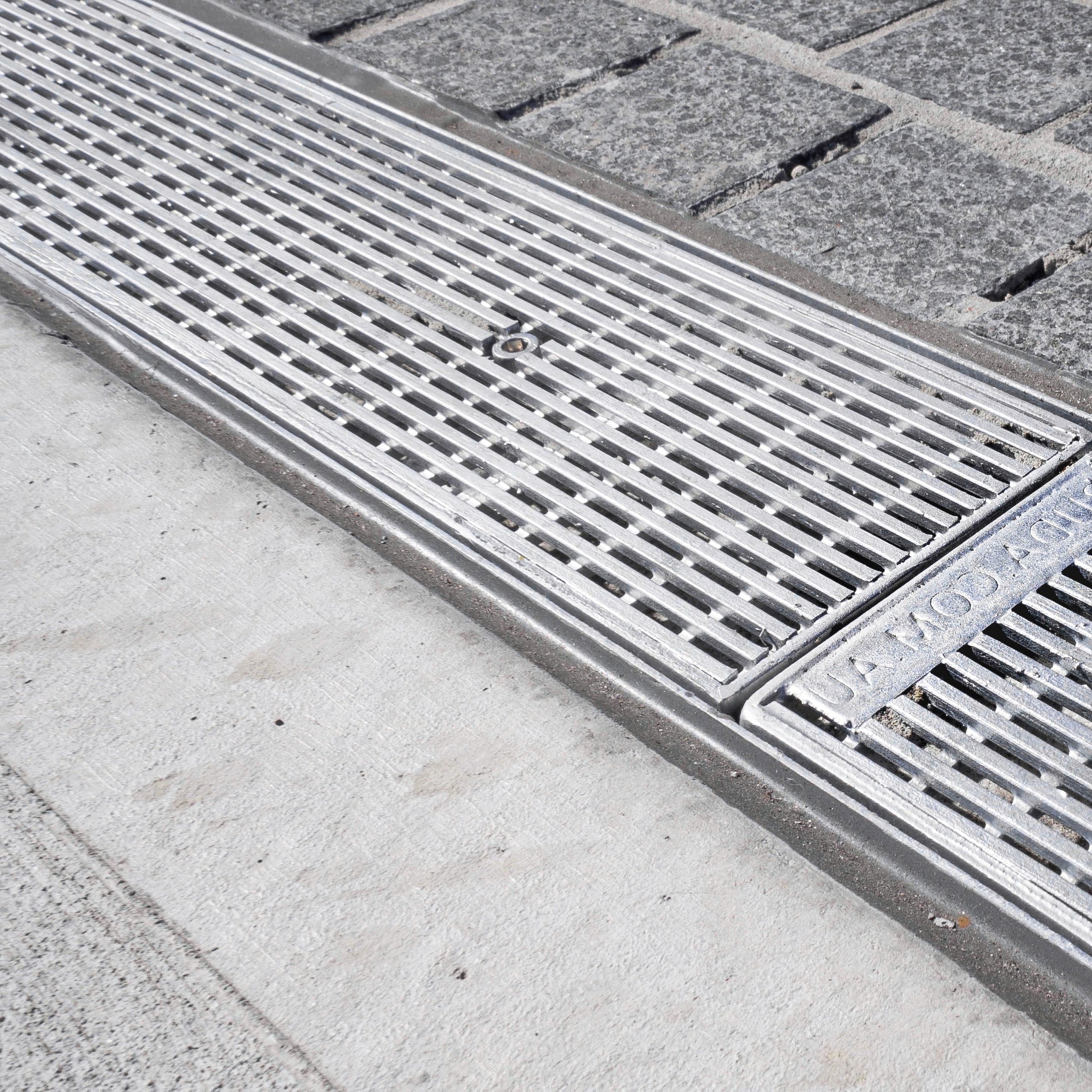 Galvanised Trench Box Grate – Budaguard™ Heelguard Pattern (D#S4UHUHJ)