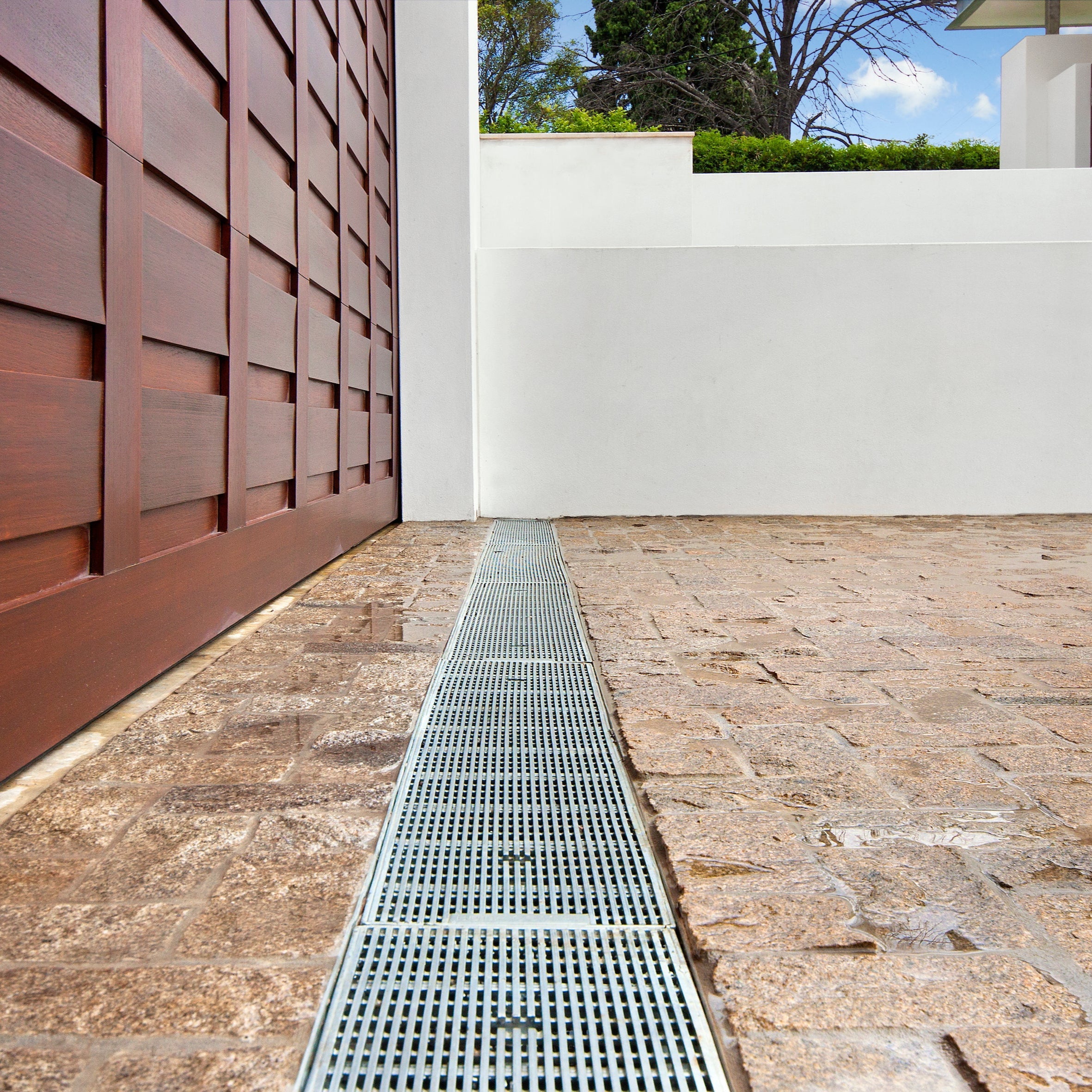 Galvanised Trench Grate & Frame – 300 x 2000mm, Budaguard™ Heelguard