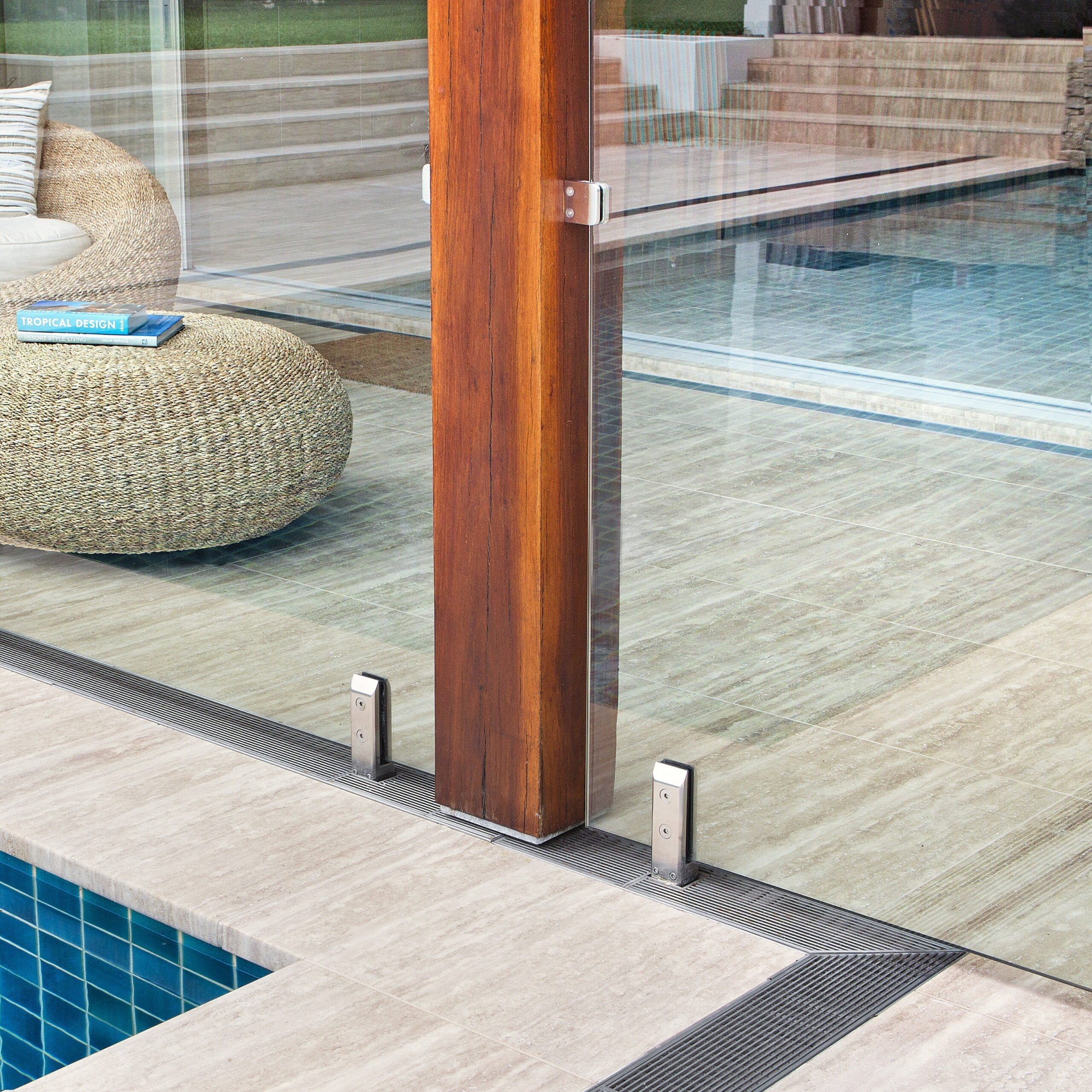 Stainless Steel Linear Drain – 600mm (Heelguard Grate, 85 x 22mm, Centre Outlet)