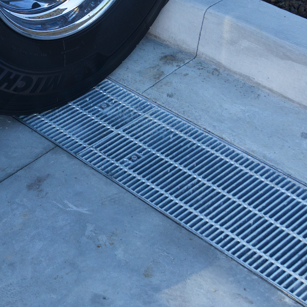 MEGAGUARD™ Heelguard Galvanised Box Grate – 300mm x 200mm x 1.5m (Class D)