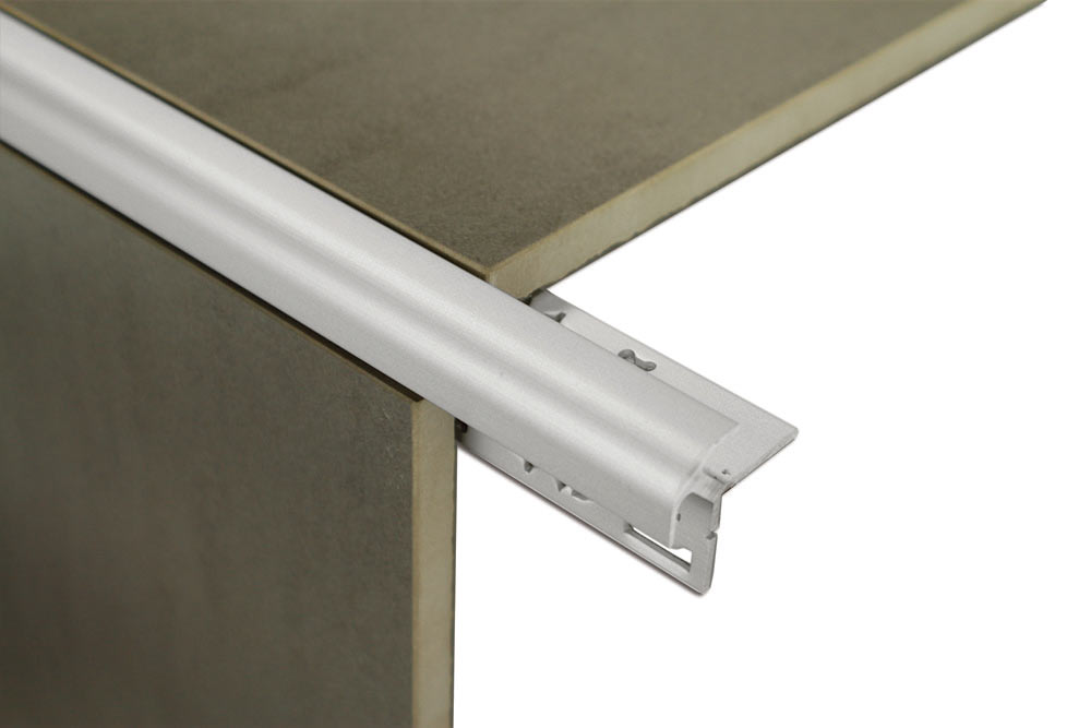 BAT – External Corner 8mmx3m Matt Silver – BEC-8-3-MS